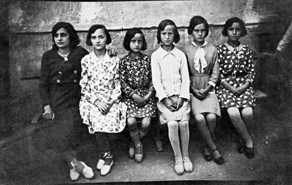 Grupo de amigas. Caminreal