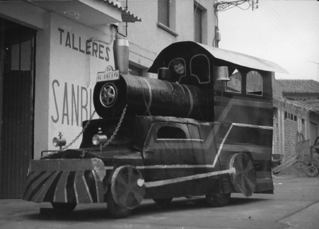 Carroza con forma de locomotora. Calamocha.