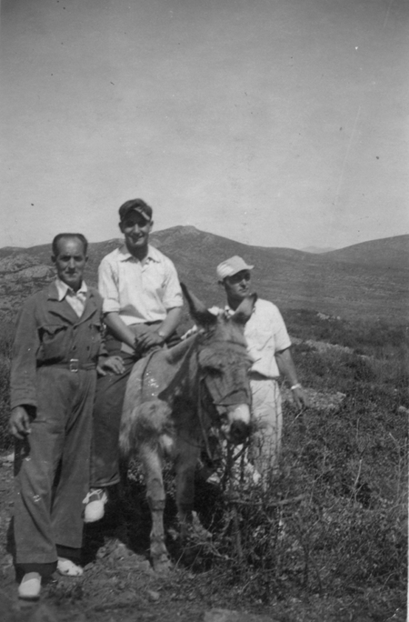 Hombres junto a un burro. Calamocha.