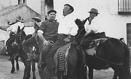 Hombres subidos a caballos. Calamocha.