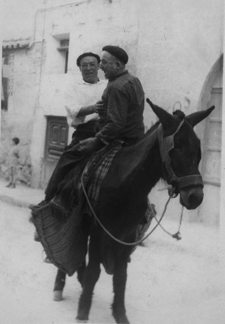 Dos hombres sobre un burro.Calamocha.