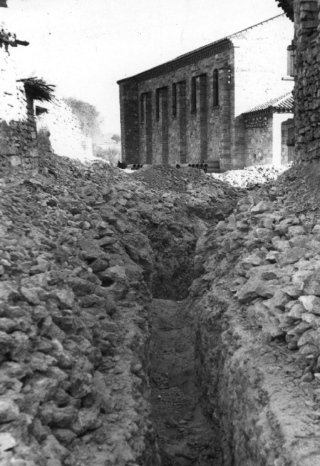 Zanjas para hacer llegar el agua a CucalÃ³n.