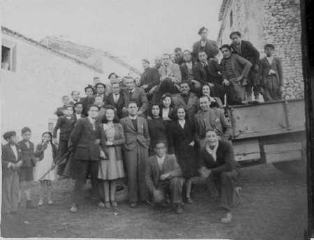 Grupo subido en el remolque. Ferreruela