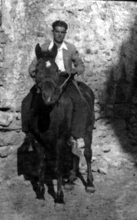 Retrato de Pascual MartÃ­n sobre burro. FonfrÃ­a.