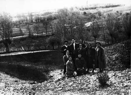 Grupo de amigos en el campo. Fuentes Claras.