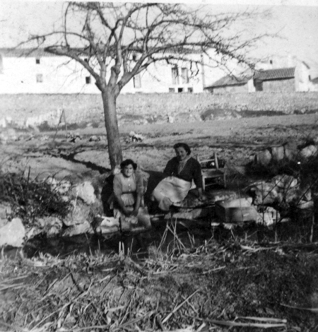 Lavando. Fuentes Claras.