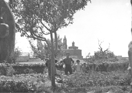 En el huerto de San Roque. AÃ±o 1968. Loscos.