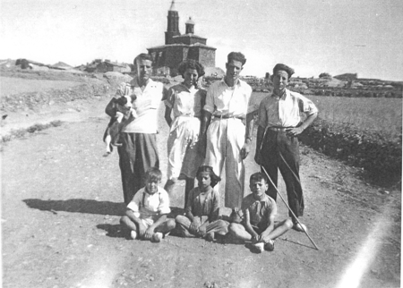 Grupo en el campo de Loscos. AÃ±o 1947.