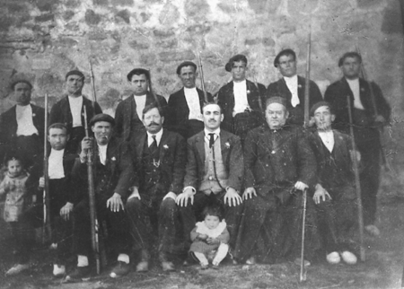 Grupo de hombres cazando. Loscos.