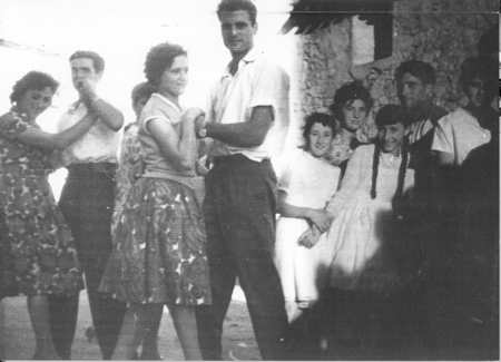 Parejas bailando en Loscos.