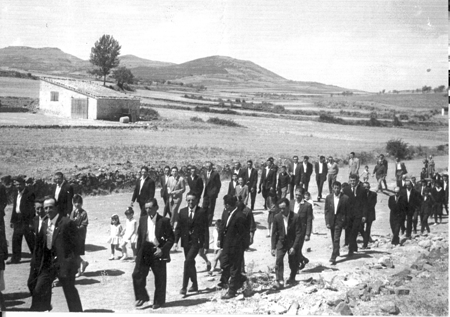 ProcesiÃ³n de San Roque por el camino de Loscos.