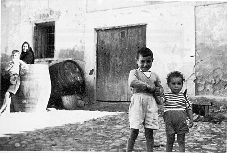 NiÃ±os en la plaza. Lechago.
