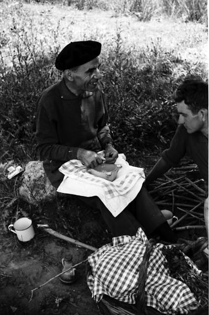 Abuelo con un mortero. Lechago