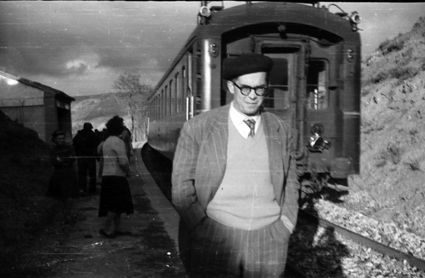 Hombre junto al tren. Lechago