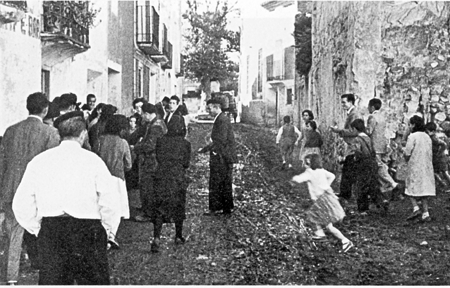 Calle Mayor, con el viejo olmo al fondo. Lechago.