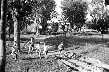 Grupo de niÃ±os corriendo. Lechago