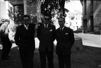 Grupo bajo el Ã¡rbol. Lechago