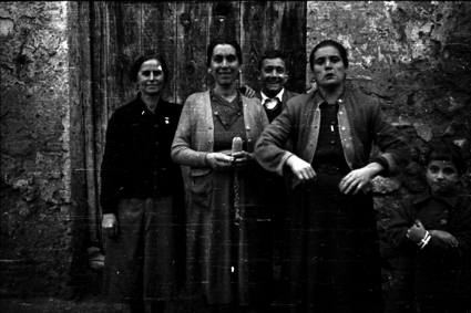 Mujeres en el portal. Lechago