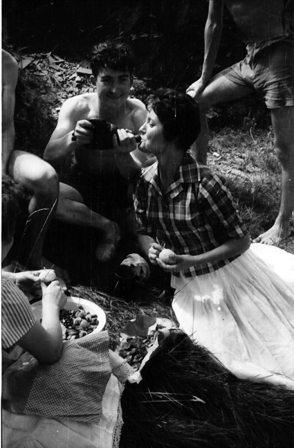 Bebiendo en bota. Lechago