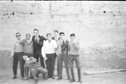 Grupo de amigos de celebraciÃ³n. Lechago