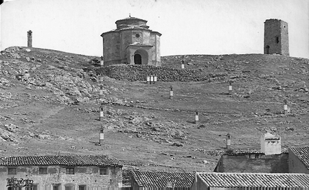 Vista de la ermita de Lagueruela.