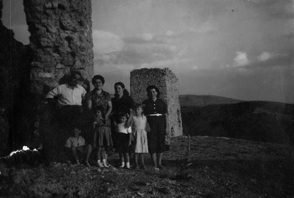 Posando en los muros del castillo
