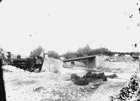 Hundimiento del puente del ferrocarril. Luco.
