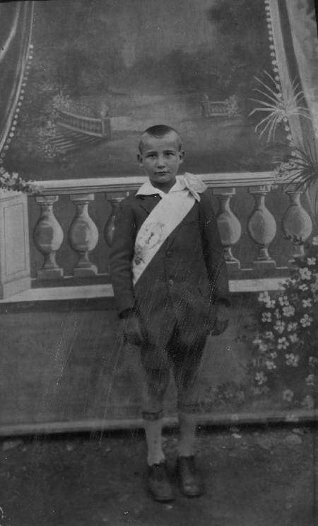 Retrato escolar de niÃ±o. Luco.