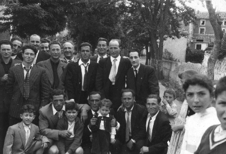 Grupo de hombres en Luco.