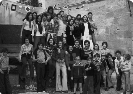 JÃ³venes en las fiestas de Luco de Jiloca.