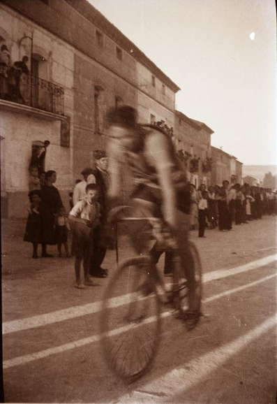 Carrera ciclista en la localidad de Monreal