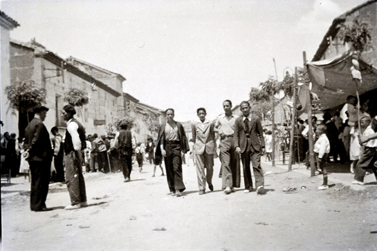 Mercado callejero en la Calle Mayor de Monreal