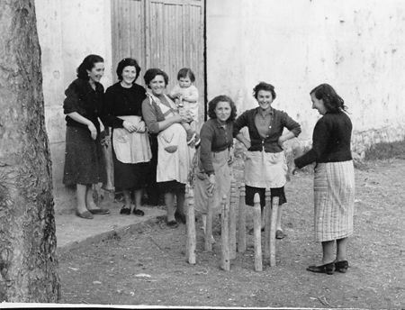 Partida de bolos. AÃ±o 1940. Monreal.