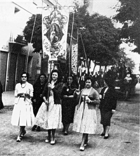 ProcesiÃ³n de las "Hijas de MarÃ­a". Monreal del Campo.