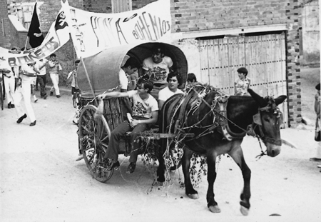Grupo de amigos en las fiestas de Monreal.