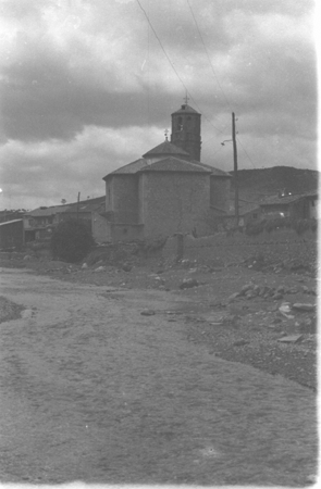 Vista de la iglesia desde el camino. Lechago