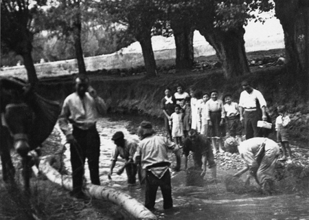 Pescando en el rÃ­o Pancrudo. Navarrete