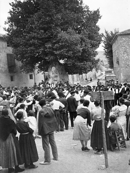 Vecinos junto a la olma. Navarrete