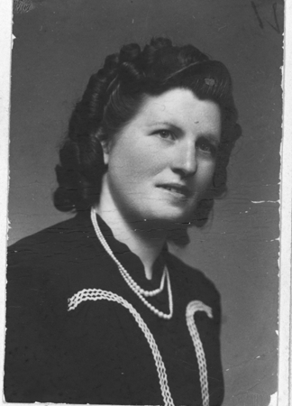 Retrato de mujer. Ojos Negros.