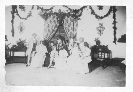 Baile en la Casa Grande de Ojos Negros. AÃ±o 1908.