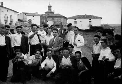 Grupo de vecinos de Olalla