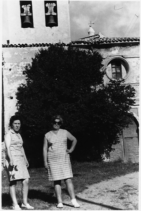 Mujeres en la iglesia. Piedrahita