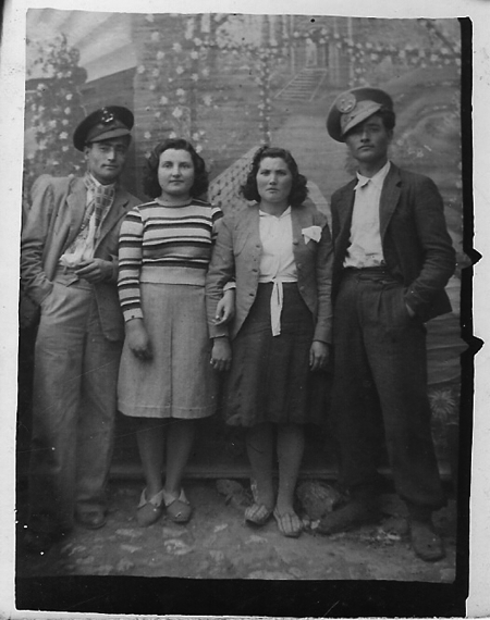 Grupo delante del lienzo. Piedrahita