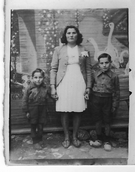 Mujer con niÃ±os. Piedrahita