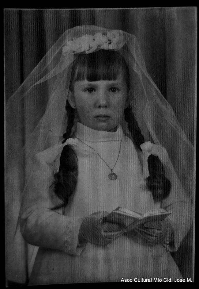 NiÃ±a en la primera comuniÃ³n