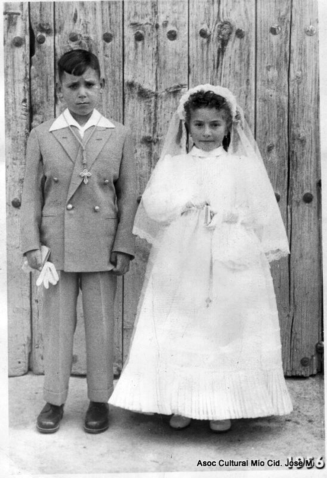 NiÃ±o y niÃ±a de comuniÃ³n