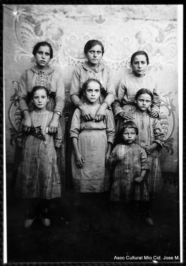 Grupo de mujeres y niÃ±os.