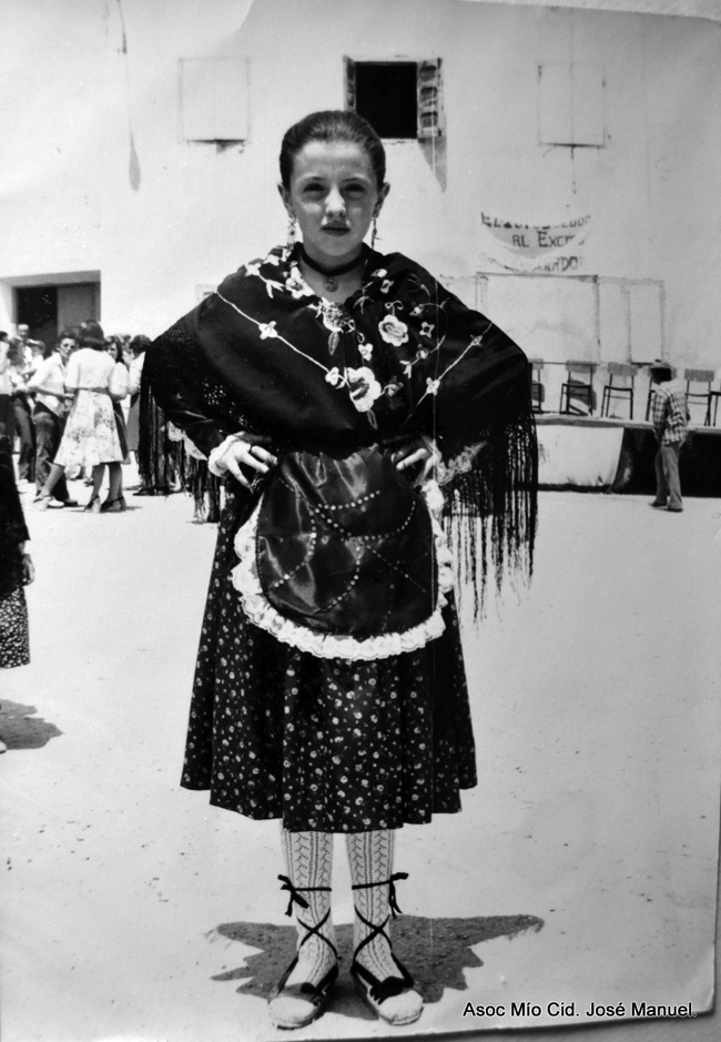 NiÃ±a vestida de baturra