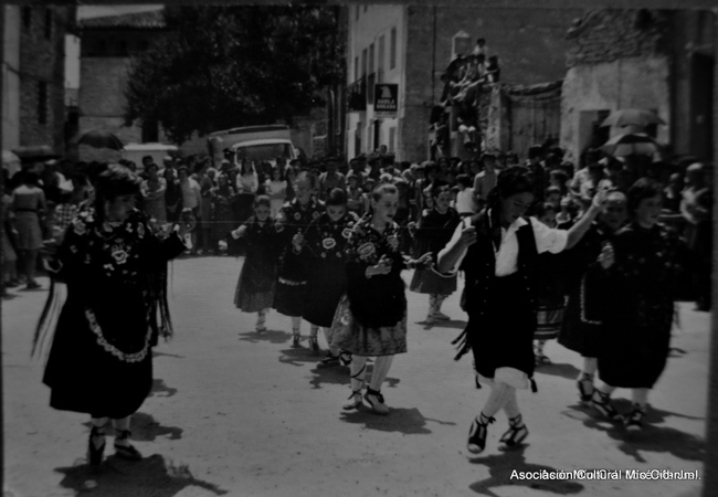 Jotas en la Plaza Mayor. El Poyo del Cid