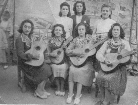 Mujeres con guitarras y laud. Pozuel